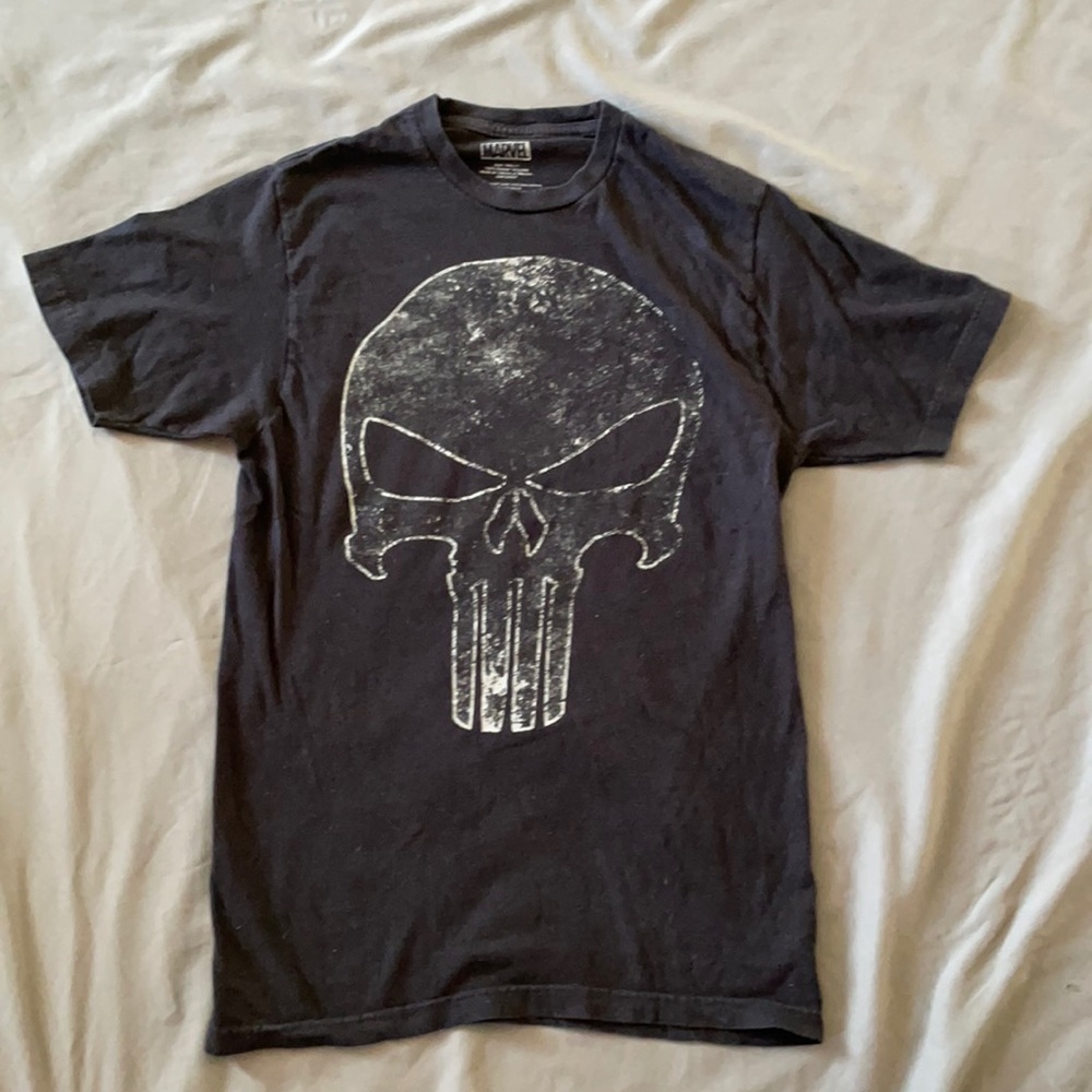 Clearance $7 Men’s small Punisher T-shirt Marvel